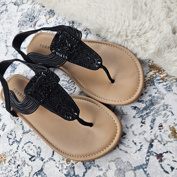 Torrid Black Elastic T-Strap Sandal - Picture 5 of 7